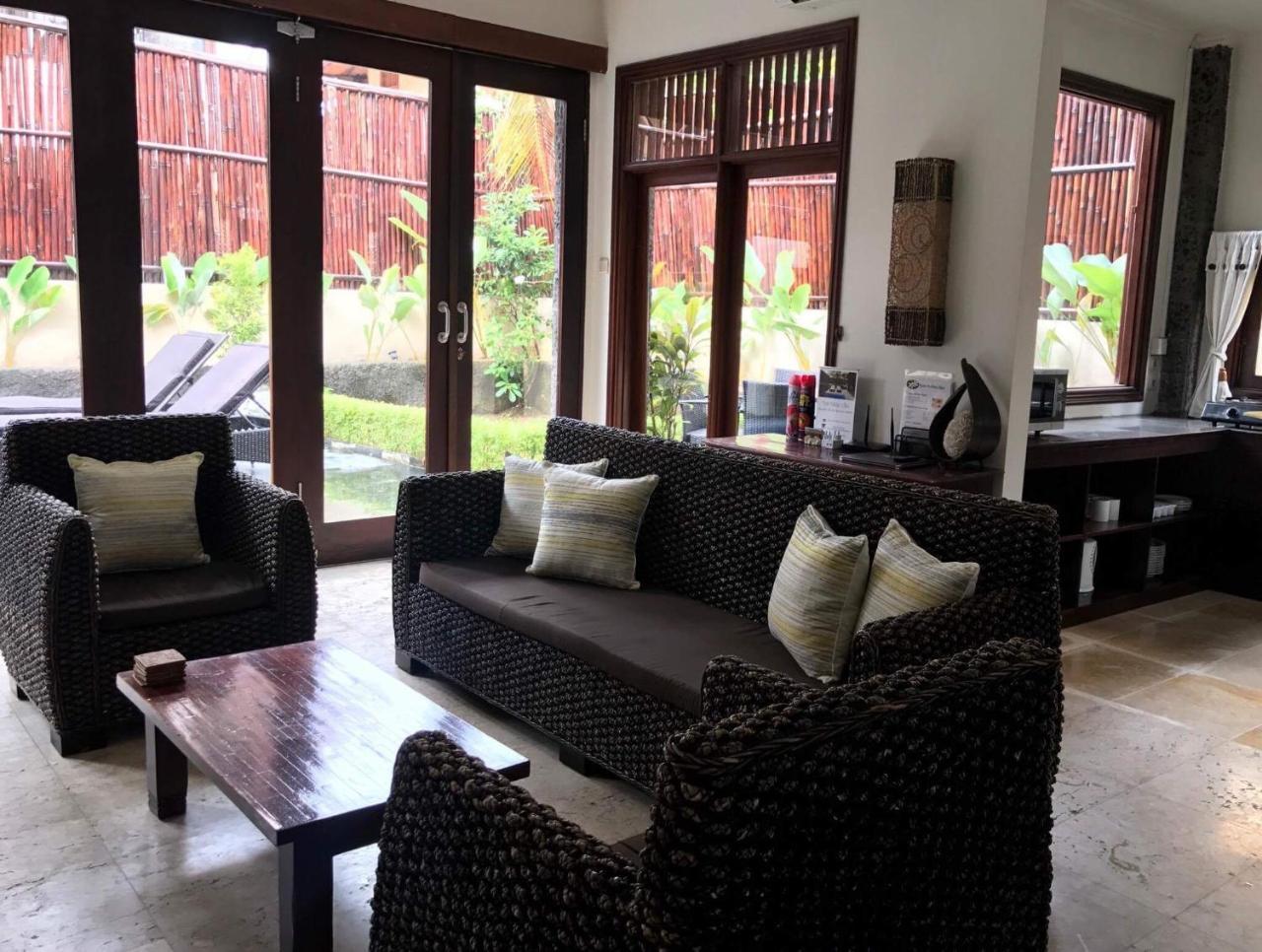 Kuta Holiday Villas Exterior photo