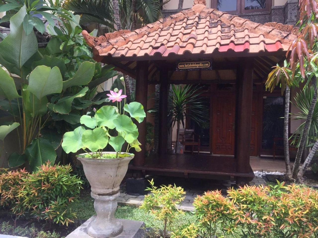 Kuta Holiday Villas Exterior photo
